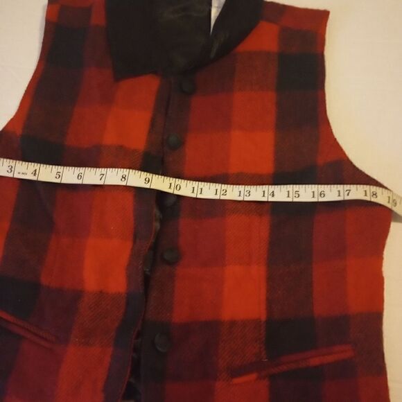 Westport wool button down vest with collar - Picture 9 of 10
